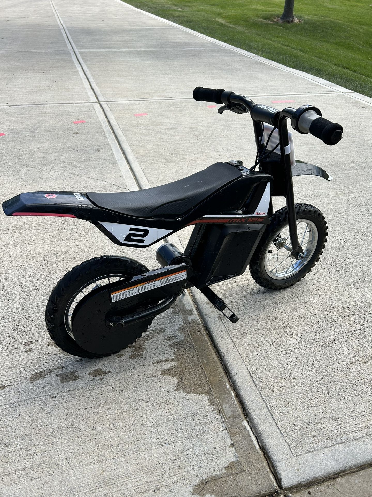 Razor Electric Dirt Bike Mx125 W/charger (good Condition) for Sale in