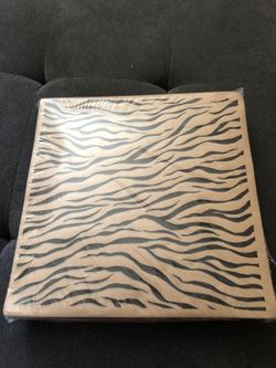 Party paper plate mats “Tiger Print” good for any occasion