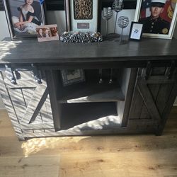 Mirror and farm style foyer furniture