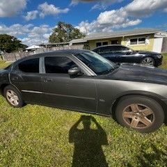 2010 Charger New. V6