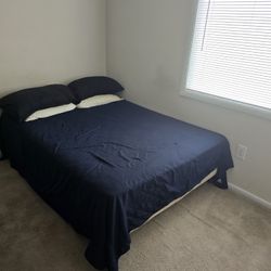 Bedroom Set With Pillows