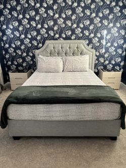 Queen Size Storage Bed & 2 Nightstands