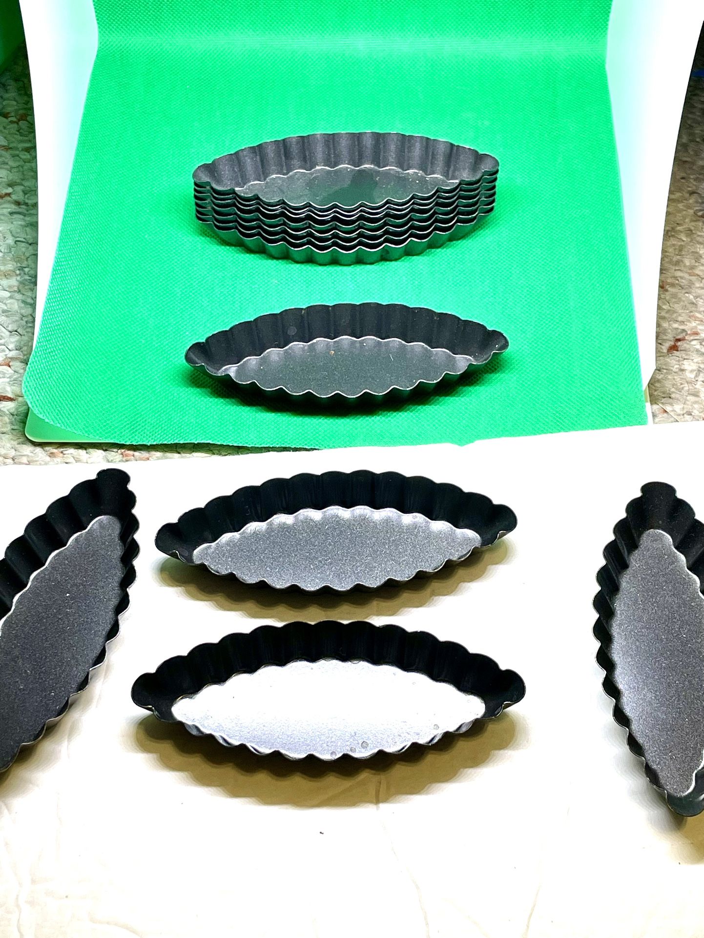 Non-Stick Tinned-Steel Fluted Barquette Molds