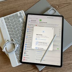 iPad Pro 12.9” (M1 chip / 2021) 5th Generation 128GB with  keyboard case and pen & Accessories