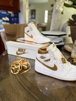Air Jordan 1 Retro High OG "Metallic Gold"