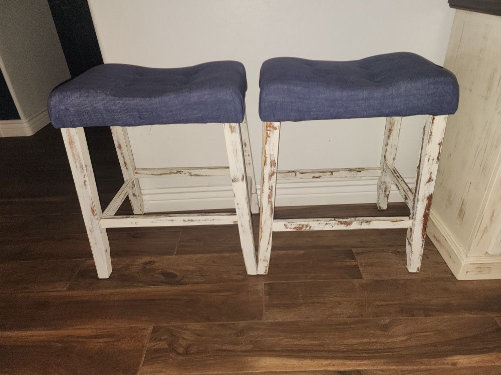 2 Wooden Bar Stools