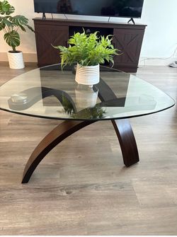 Modern Tempered Glass Coffee Table – Excellent Condition – $65