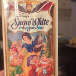 Walt Disney's Classic Snow White And The Seven Dwarfs 