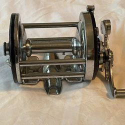 Penn 200 - Bait caster  - Excellent Shape  