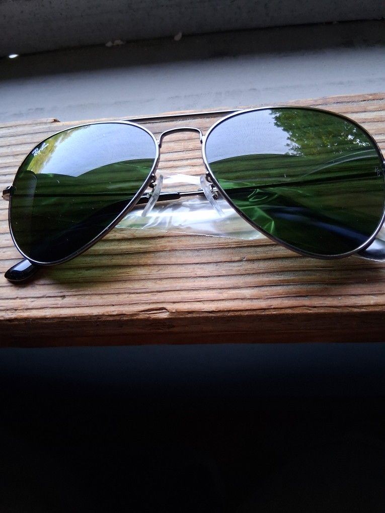 RAY BAN AVIATORS RB3025  - GUNMETAL FRAME WITH GREEN G-15 LENSES - BRAND NEW