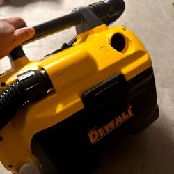 DeWalt Portable Vacuum