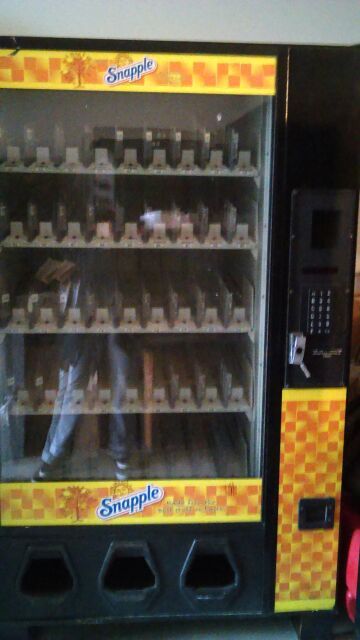 Dixie Narco 5591/ ECC 2145 Bottle Drop Soda Snapple Vending Machine