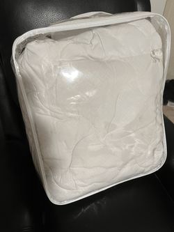 NEW!!!… TWIN MATTRESS COVER… $8