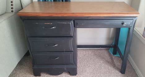 ✨ Solid Wood Broyhill Desk – Perfect DIY / Flip Project ✨