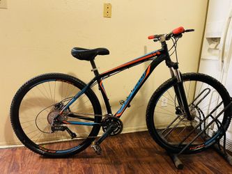 Specialized HardRock 29r Mountain Bike Like New 3x8 for Sale in