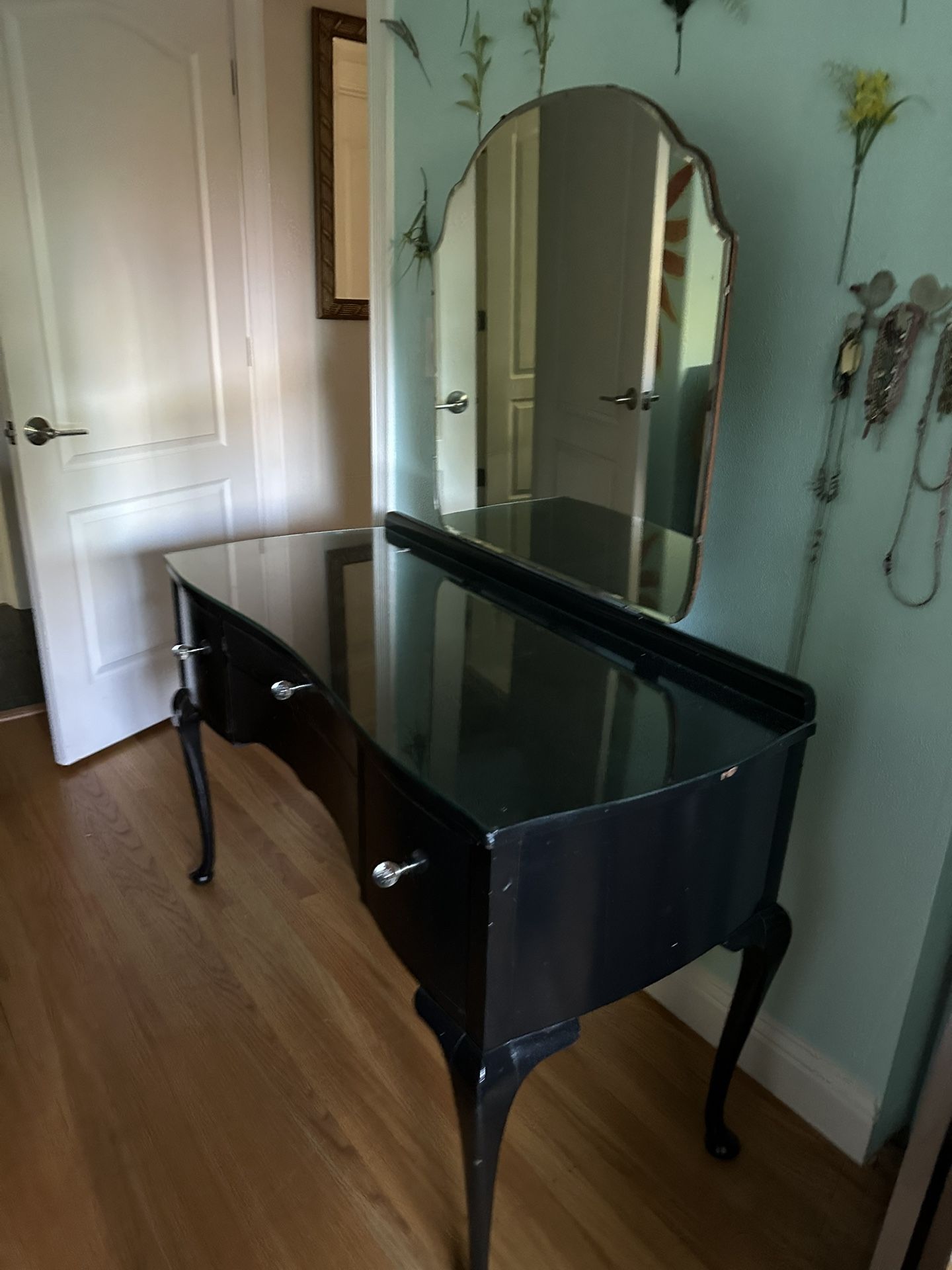 Black Vanity Table with Glass Top and Mirror – Elegant Vintage Style