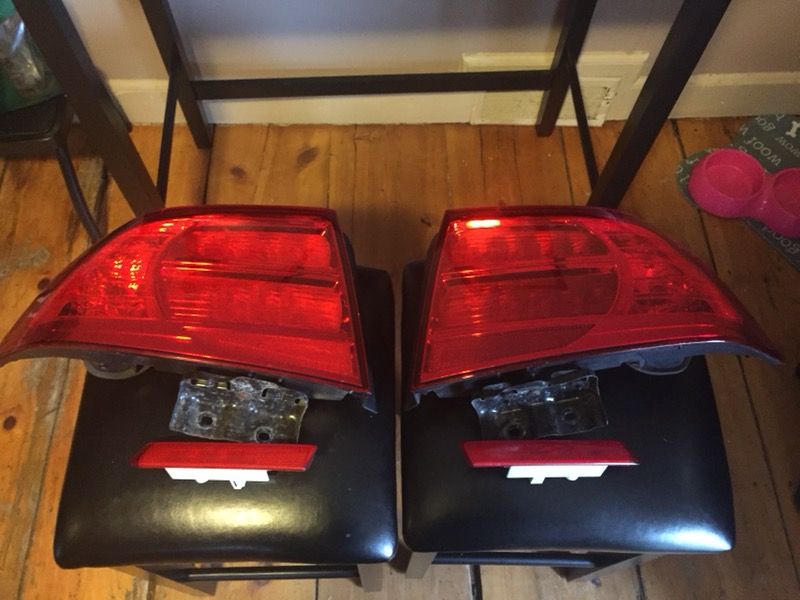 04-08 Acura TL tail lights. And rear side markers