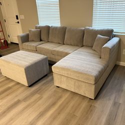 Brand New Grey Sectional With Free Ottoman 