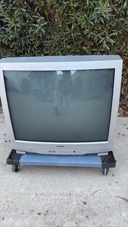 Vintage 32in Sylvania CRT Gaming TV SRT2432S