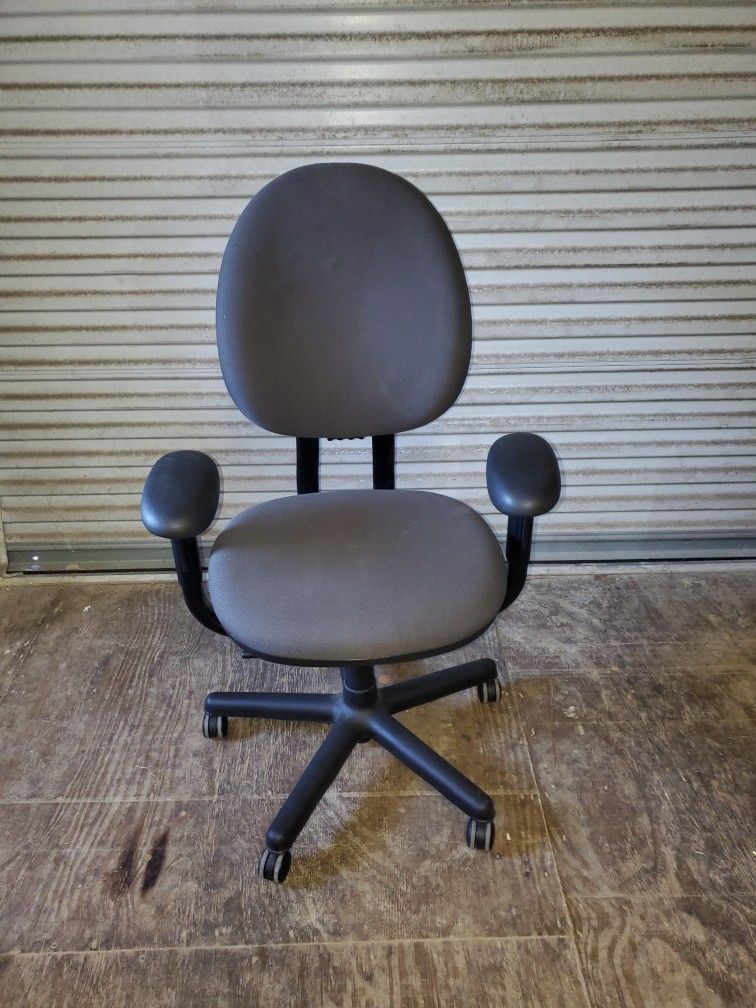 Rolling Office Chair
