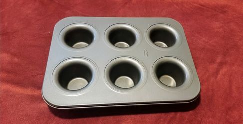 WILTON Deep Muffin Pan