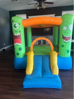 Inflatable bounce house