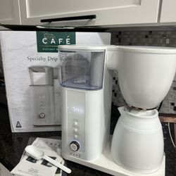 Café™ Smart Drip Coffee Maker – Matte White