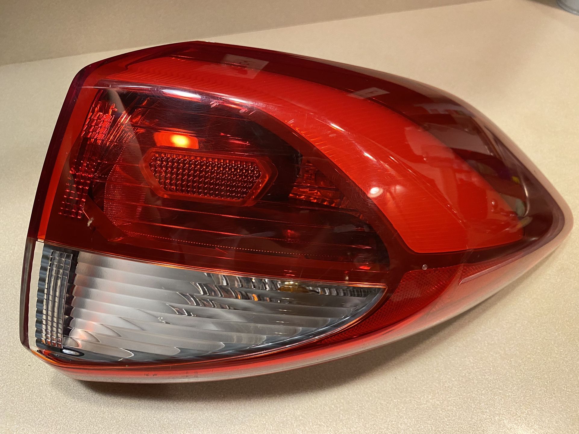 Hyundai Tuscon Tail Light Passenger’s Side 2017.