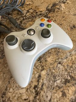 Microsoft Xbox 360 wired controller in white