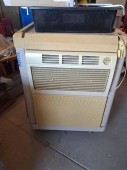 Evaporative cooler mobile