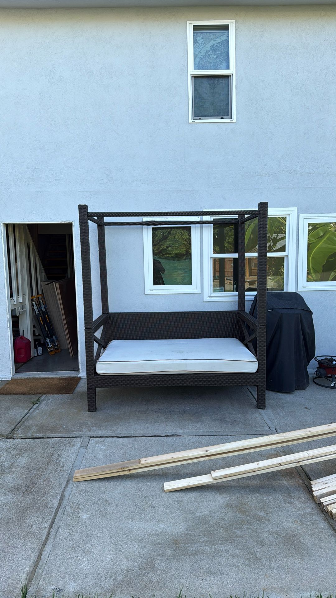 Day Bed ~ Back Yard Lounge Bed