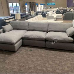 👉 Favorite Elyza3-Piece Sectional with Chaise
Ashley Furniture