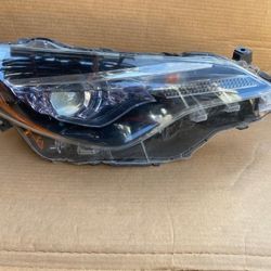 2017 2018 2019 Toyota Corolla right headlight