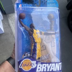 LAKERS  KOBE BRYANT CL VARIANT FIGURE  