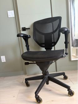 WorkPro Quantum 9000 Ergonomic Chair