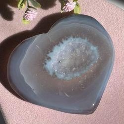 Druzy Agate Heart 🩵 comes with stand