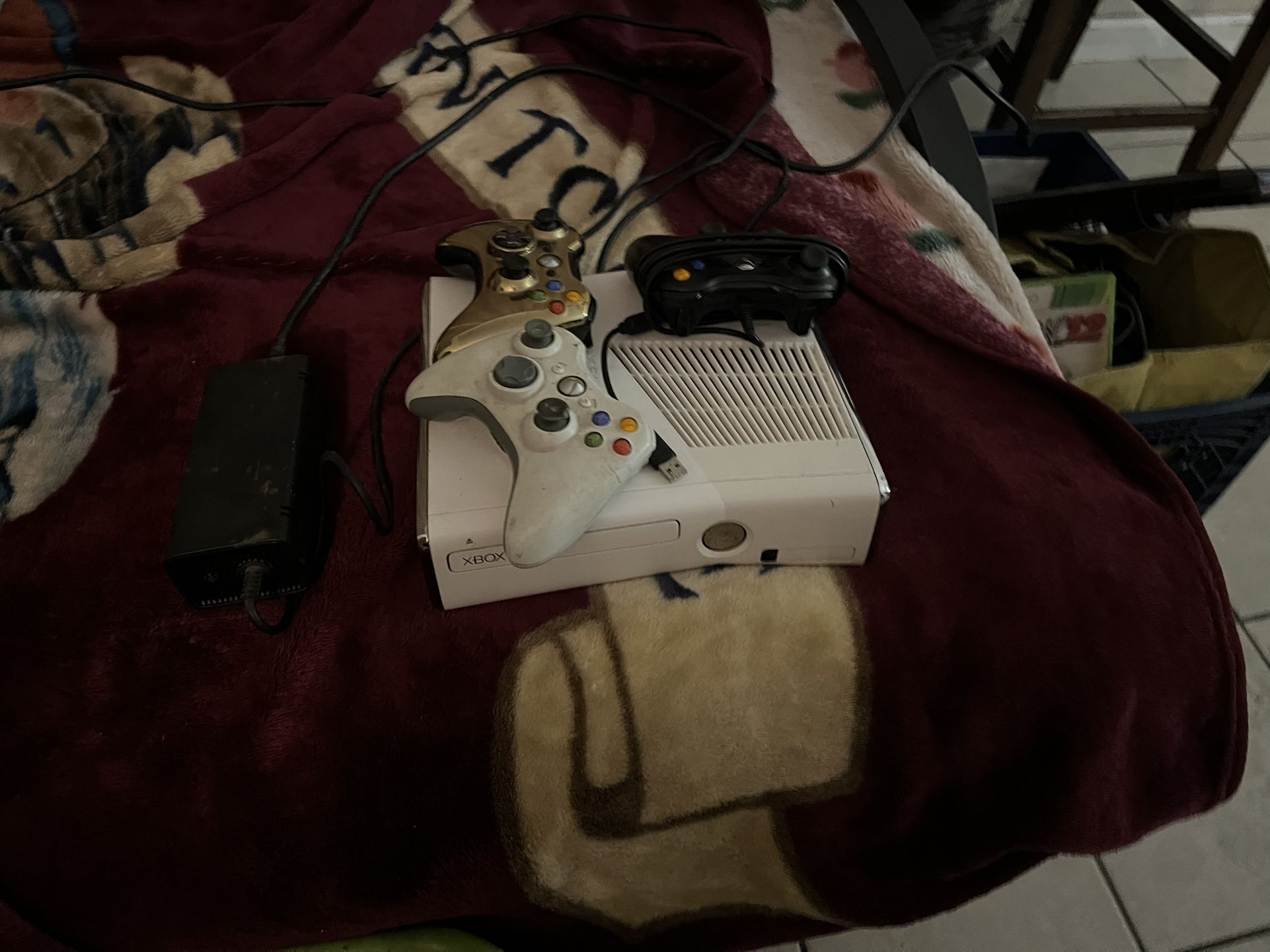 Xbox 360 S w/3 controllers 