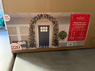 Christmas Holiday Pine Arch Lights 8ft (New)