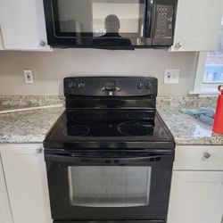 KENMORE ELECTRIC STOVE & MICROWAVE INCLUDED 