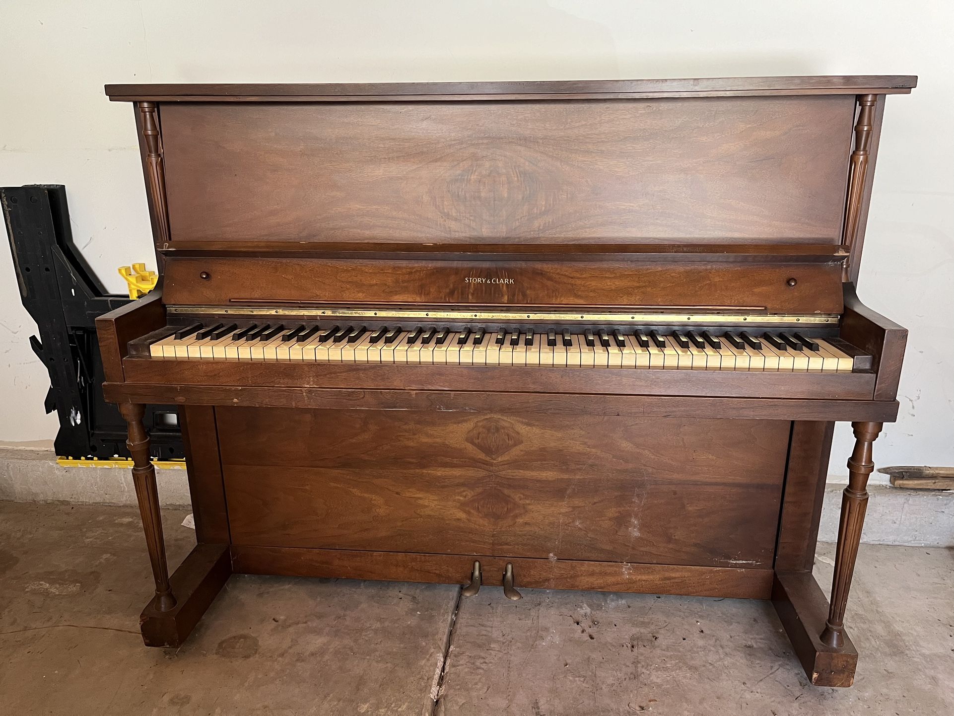 Old Story & Clark Piano