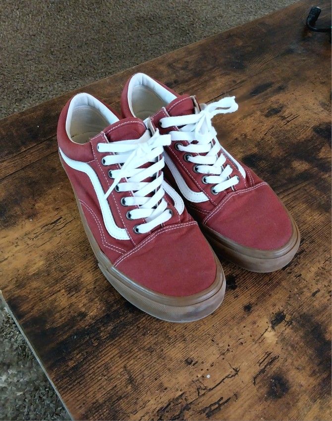 9.5 Vans Low-Top Shoes Burgundy