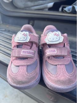 Girls pumas