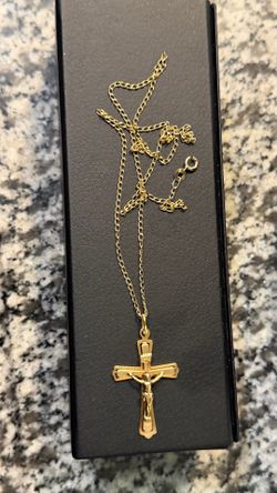 375 (9K) Gold women’s European necklace and cross solid 9K gold weights 4.36 Grams