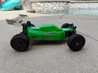 Team Associated B44 carbon chassis roller