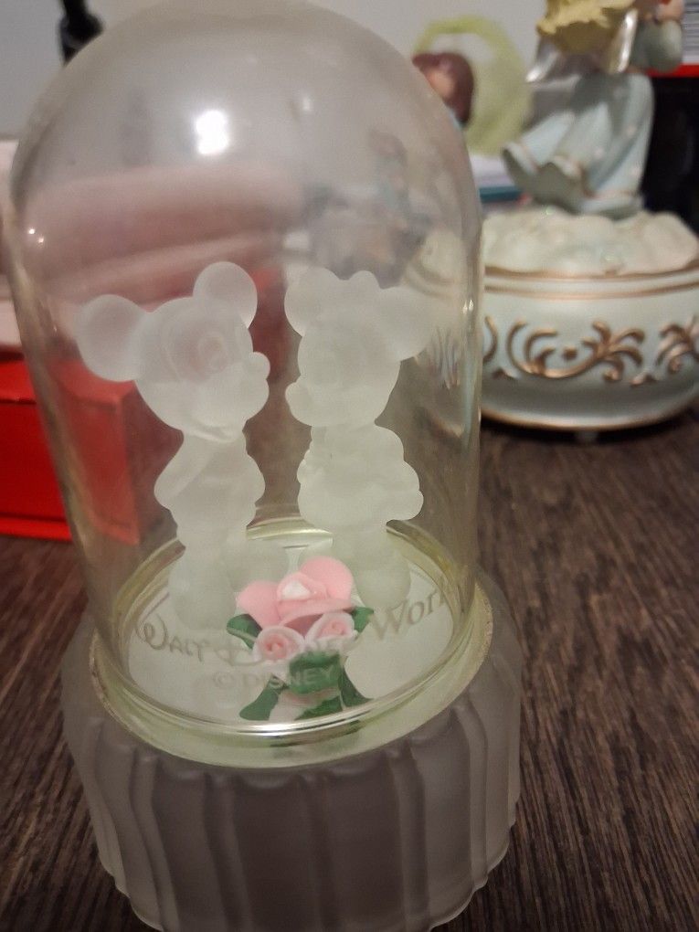 Hickey And Minnie Mouse