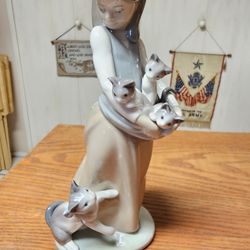 Lladro "Following Her Kittens" #1309
