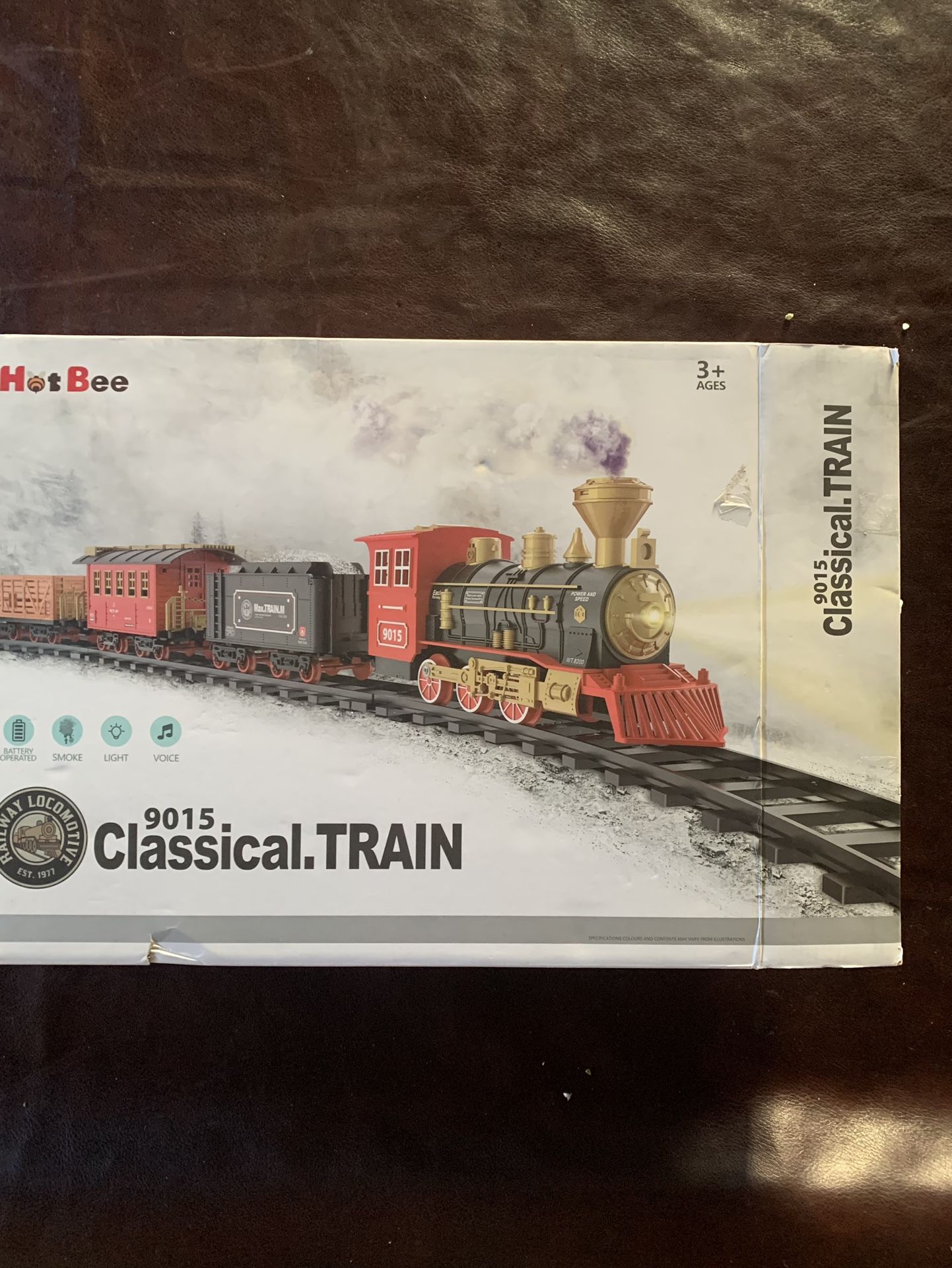 Hot Bee: 9015 Classical Train Set, Toy Train with Smoke, Light & Voice