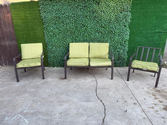 patio set missing 1 cushion