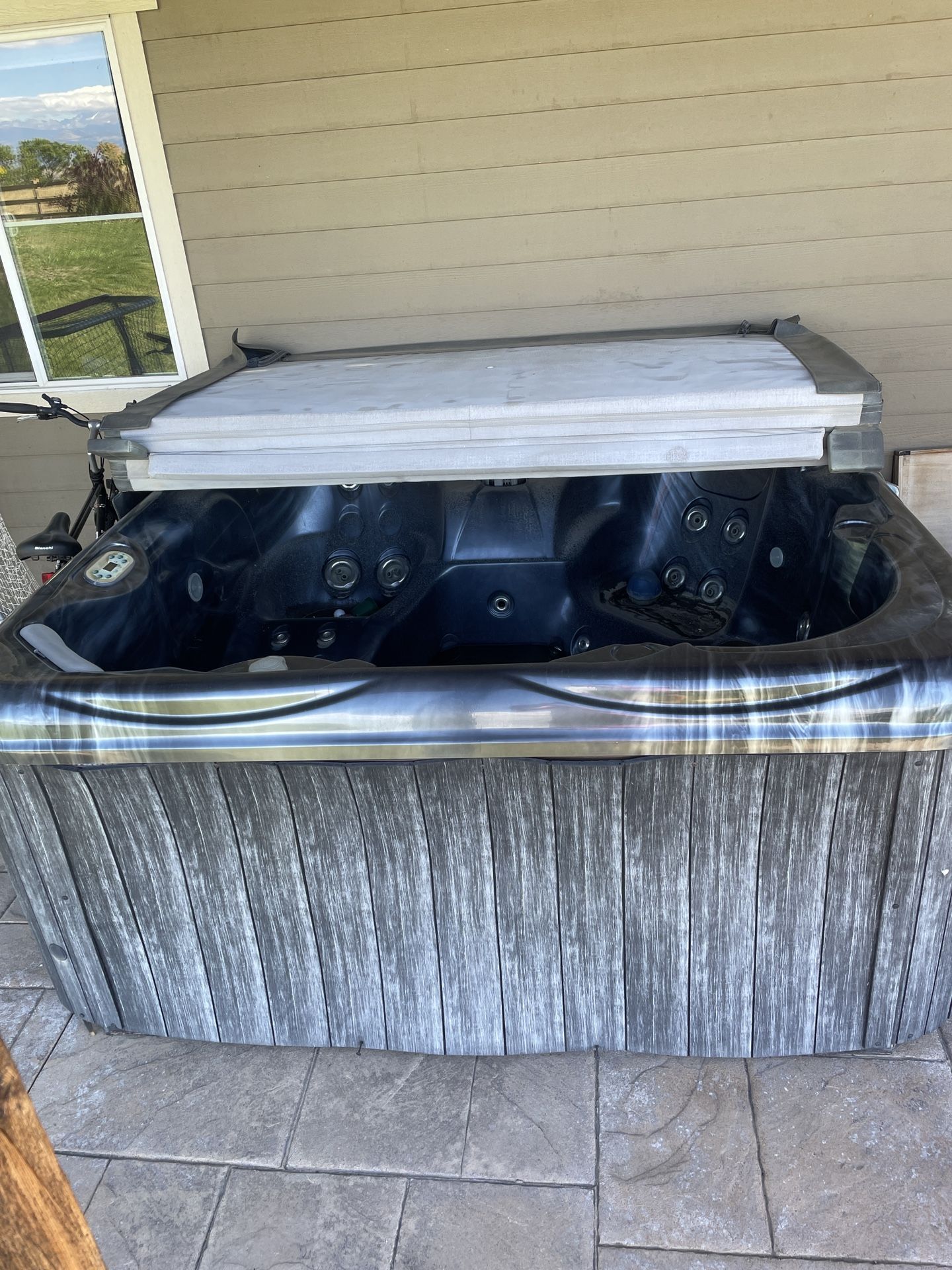 Hot tub
