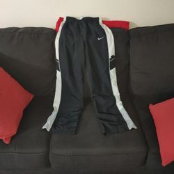 Nike Joggers - Size XL (Fits a 30 Waist)